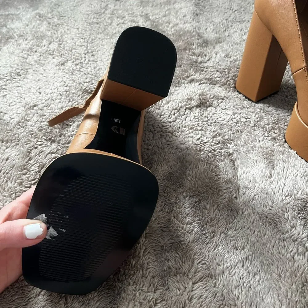 DAMELIO Footwear Rayva Heel Camel size 8.5
